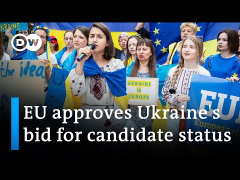 EU leaders grant Ukraine and Moldova candidate status | DW News