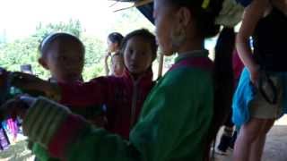 Sapa ricefield hike: Children wanting to sell homemade bracelets