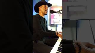 DANNY HUNT SINGS "WHAT I'M THANKFUL FOR" A GARTH BROOKS TRIBUTE!