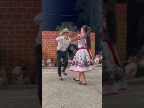 Joropo criollo Emerson y Lizeth  Titiribi Antioquia