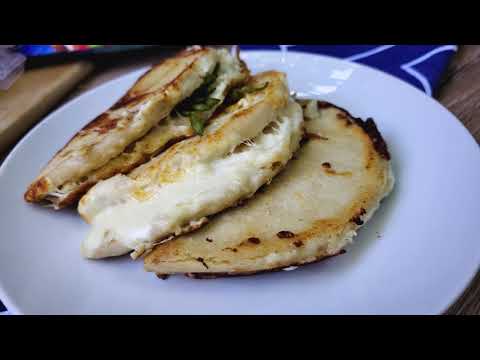 Chilaquilas Salvadoreña con Quesillo y Loroco