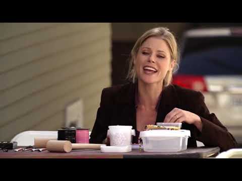 Modern Family 1x09 - Phil makes fun of Claire's birthday party idea