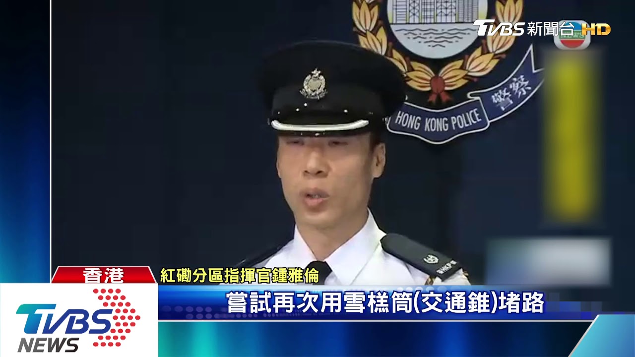 港警爭議又一樁 女警坐倒地女學生肩上