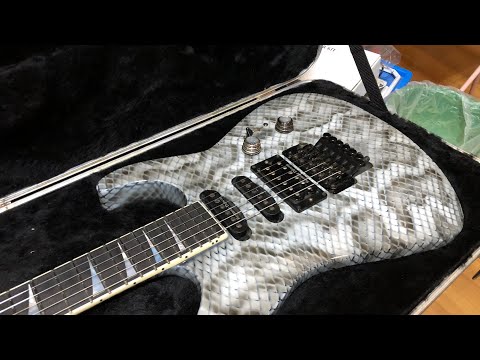 Jackson USA Soloist SL1 pre fender snakeskin showing
