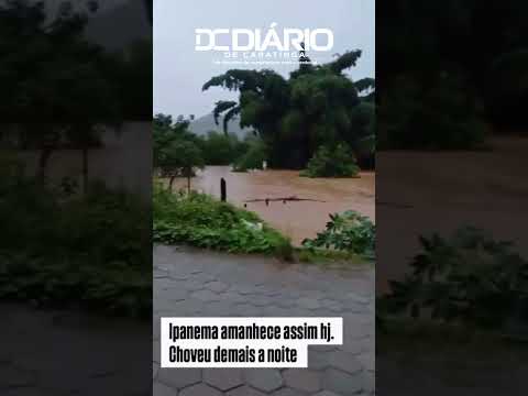 Vídeo mostra momento em que carro é arrastado pela enxurrada e ponte cede em Ipanema
