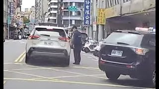 【療癒片】 instant karma - 警察就在你後面,還不給面子跨雙黃線闖紅燈?