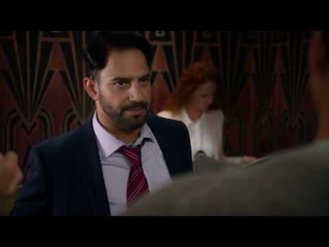 The Flash 5x01 'Nora' - Barry and Nora talk at the CCPD.