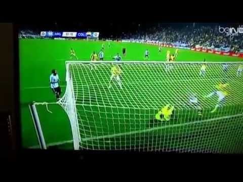 Argentina vs. Colombia : Otamendi's goal miss LIVE