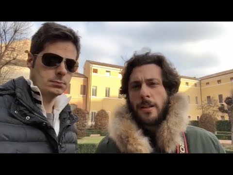 Lentiggini e curcuma Eliminazione di posti e lentiggini