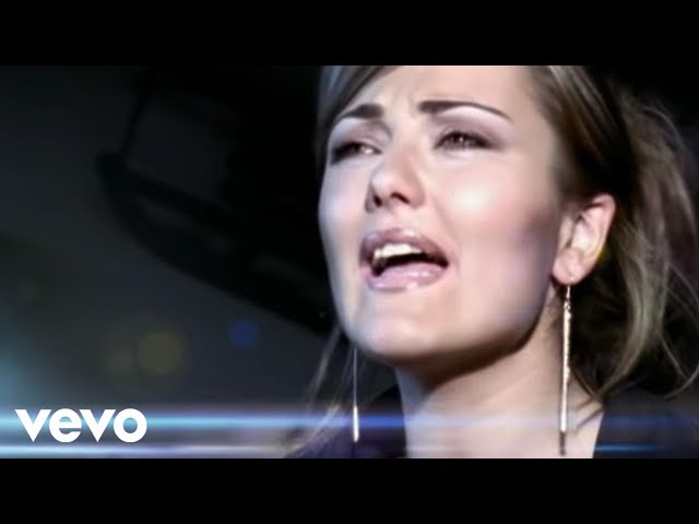 La Oreja de Van Gogh - Paris (Official Video) La Oreja de Van Gogh - Paris (Official Video)