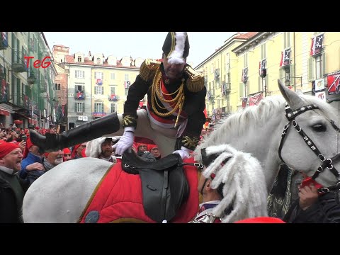 Generale sale a cavallo - Carnevale Ivrea 2024