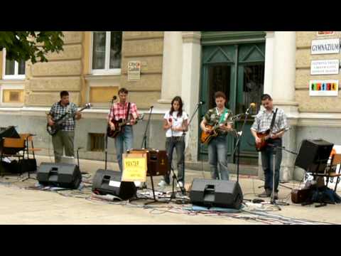 2007 08 12 skupina Yantar na pěší zóně v Břeclavi 1