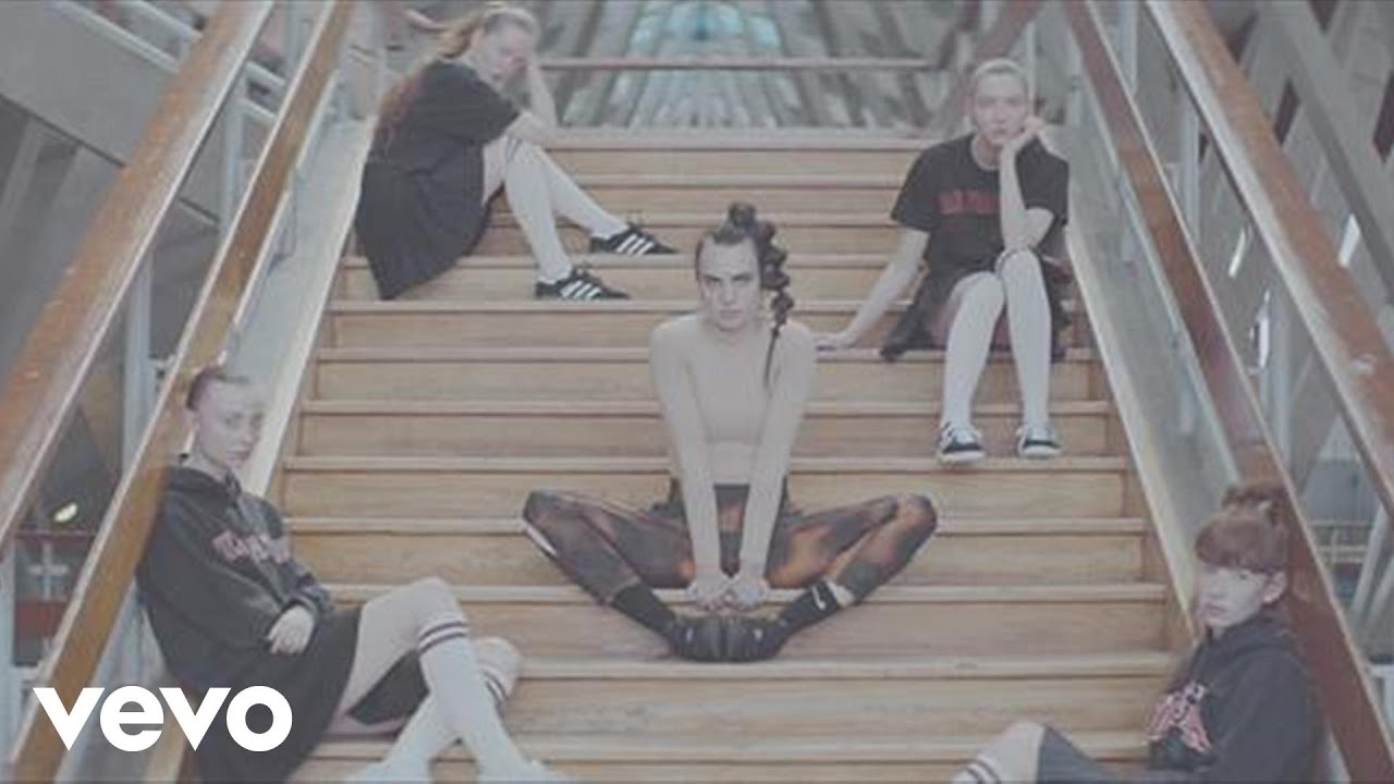 MØ — Walk This Way