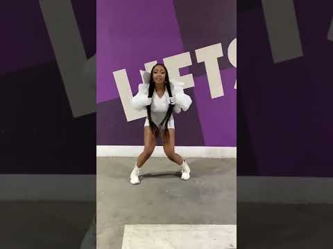 Kamo Mphela #HannahMontana #amapianodance