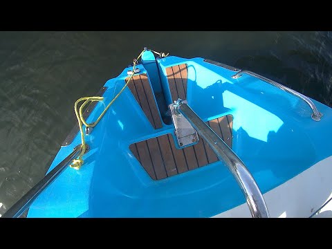 Catamaran lifting rudder system