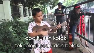Download lagu Pengamen Cilik Suara Emas Kreatif Sindir Pemerintah Jokowi   YouTube mp3
