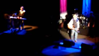 &quot; I&#39;ll be faithful to you &quot; by Don Williams. Only song he performed standing at Hammersmith Apollo !