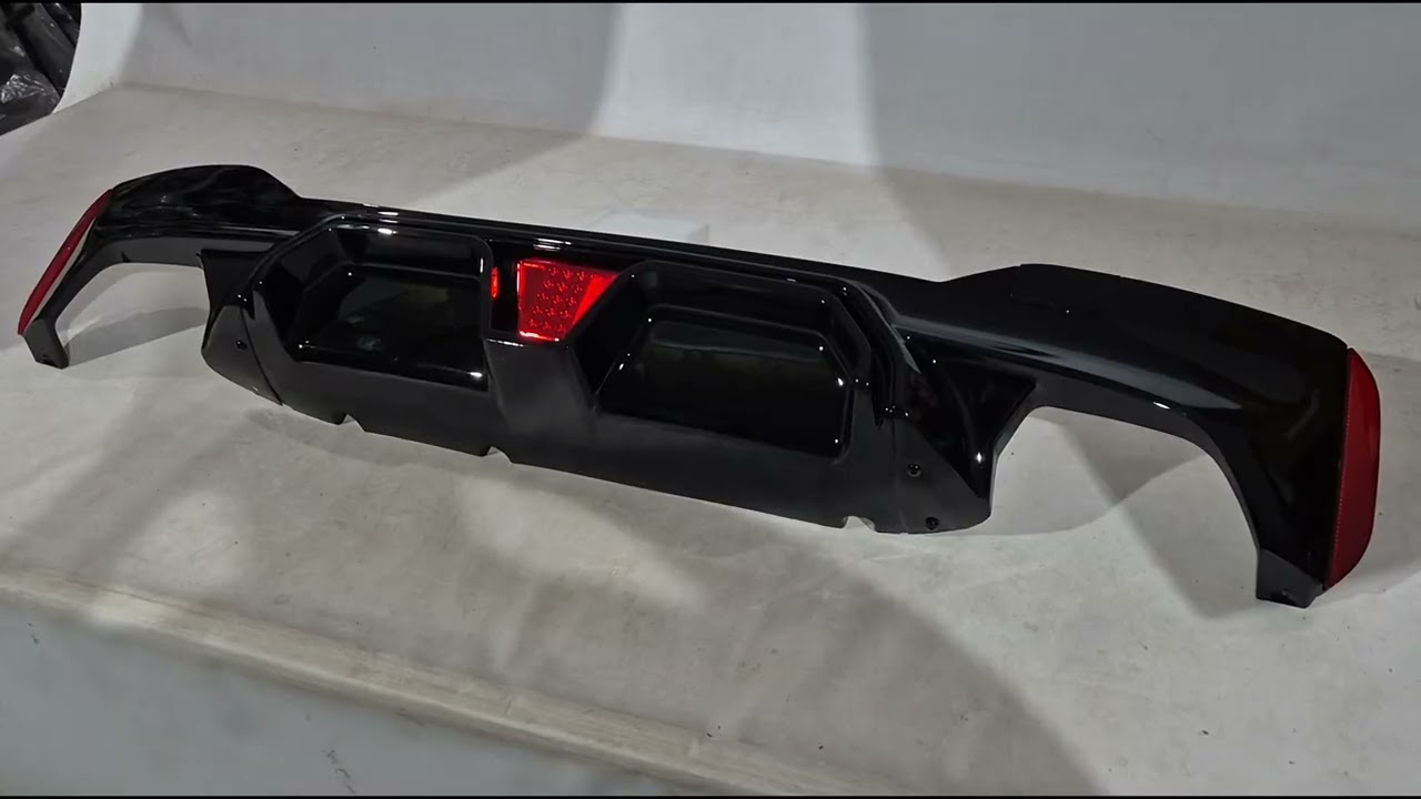 Задний диффузор DPT (для M5 2017-2020, Черный Глянец) Video 1