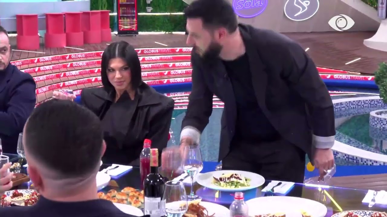 “Gëzuar!”/ Banorët trokasin gotat për herë të parë brenda shtëpisë: Fitoftë më i miri!