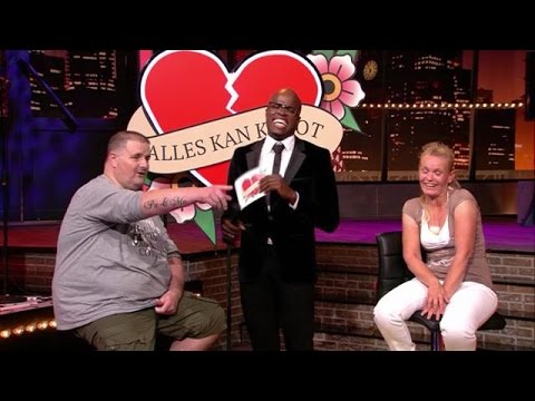 Marco wil een trio op de motorkap - DINO.