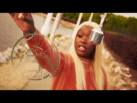 Keezy Banks - Backpack Bros (Official Live Performance)