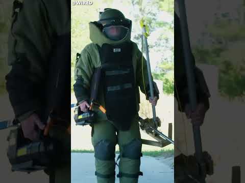 How Do The Military Actually Defuse Bombs?