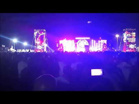 JOVA BEACH PARTY VIAREGGIO - JOVA CANTA CON ZAMPAGLIONE