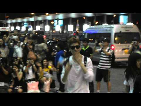 [Fancam] 121004 U-KISS @suwannaphum airport (back to Korea)