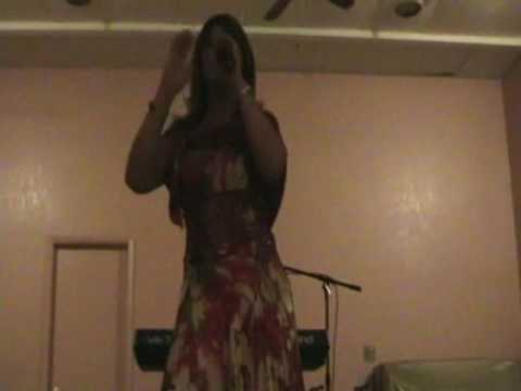 Neda Ukraden kao Tina Turner- Sacramento, CA