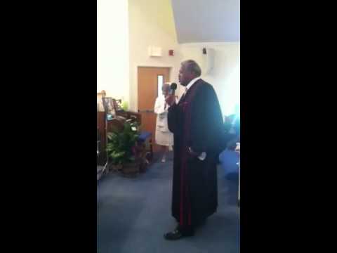 Pastor Johnnie L Williams Sr preaching