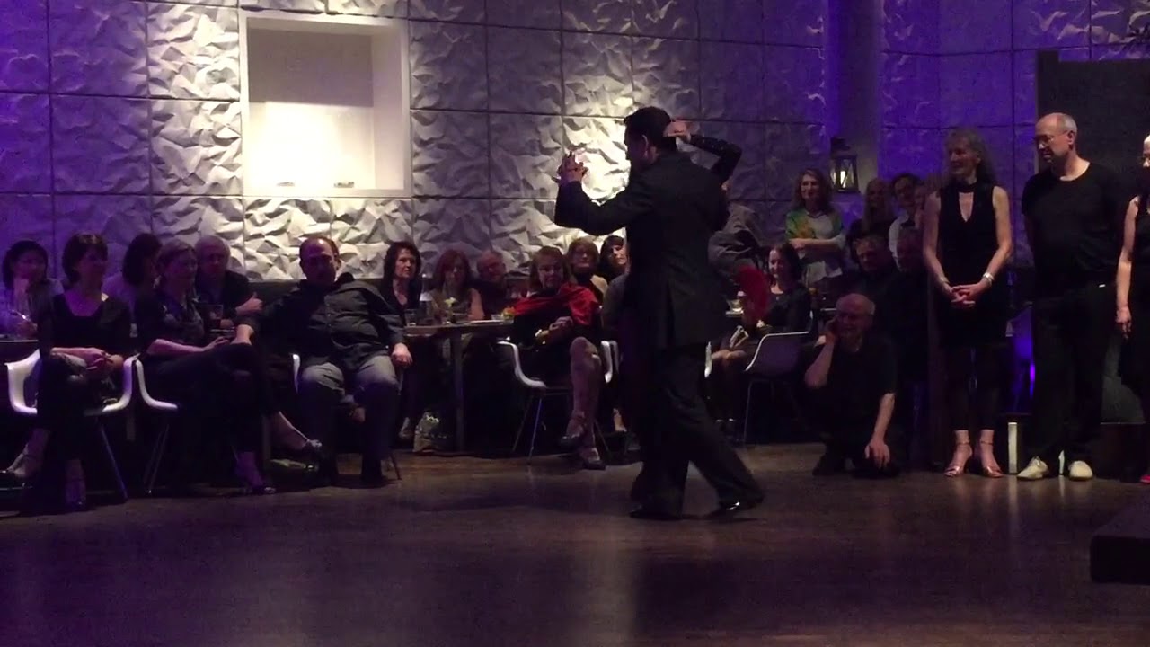 Ezequiel Paludi y Geraldin Rojas bailan una milonga