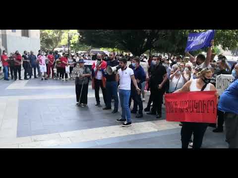 Պրն վարչապետ, ինչու չեք ուզում շփվել էս ժողովրդի հետ, փախնելու՞ եք