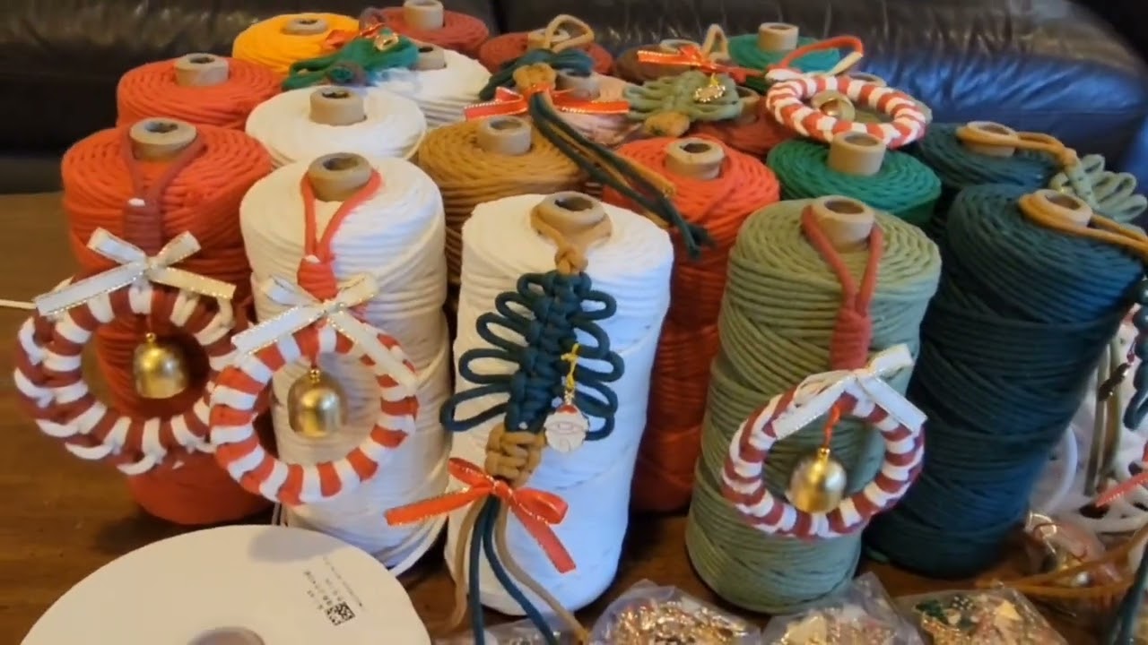 Hand Knitting Christmas Gifts Volunteer Program in November