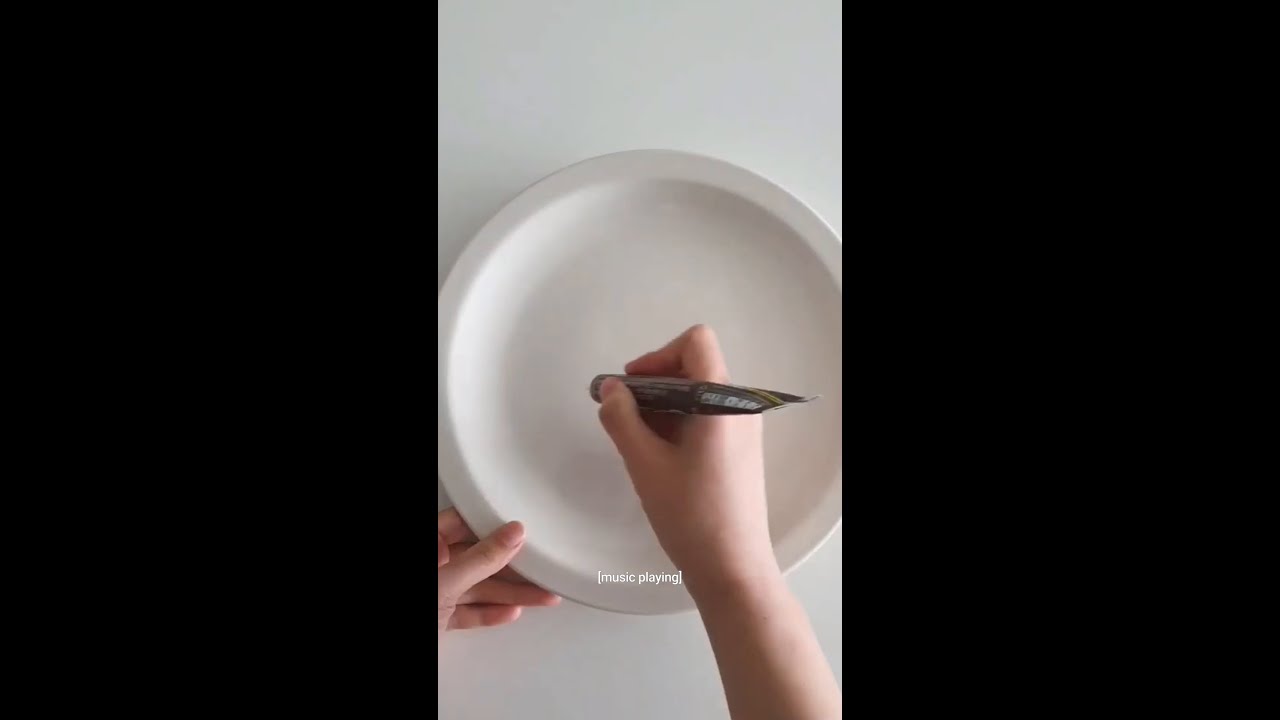 enjoy this noodle doodle by Korean creator @DOITDOEAT  #foodart #noodles #art