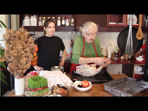 Petao sa ORAHOM U KLJUNU