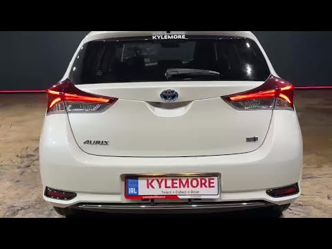 Toyota Auris 1.8 PETROL HYBRID - REVERSE CAMERA - - Image 2