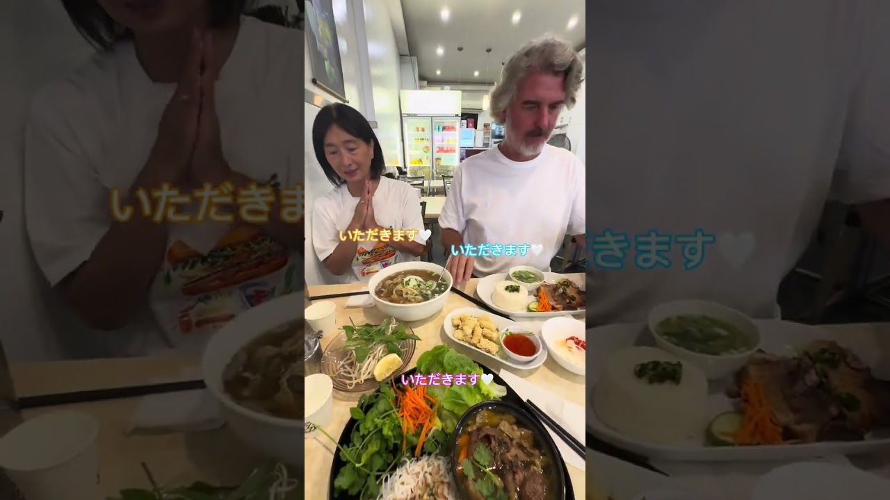 Come chomp Vietnamese food with us 😚😚