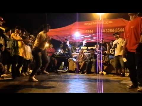 True Floor 2013 - Top 32 - Sra Killa ( B.F Crew ) vs Marcelinho ( Altos Beats )