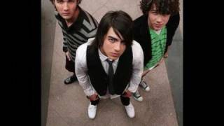 Jonas Brothers-Fall to Pieces