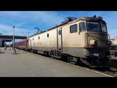 IR 1596 cu EA 926 pleacă din Gara Craiova
