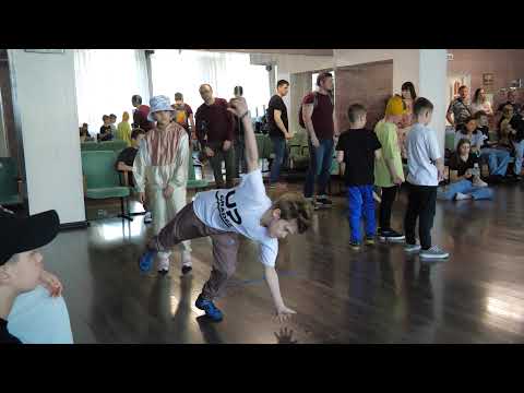 начинающие bboy Dobro vs - "ALL OPTION" break dance battle, брейкданс чемпионат