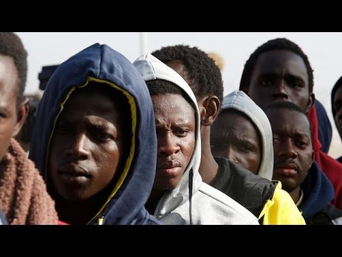 المنظمة الدولية للهجرة تندد بأسواق حقيقية للعبيد يباعون من قبل مهربي البشر في بعض المناطق الليبية