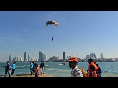 Pattaya beach parasailing..❤️
