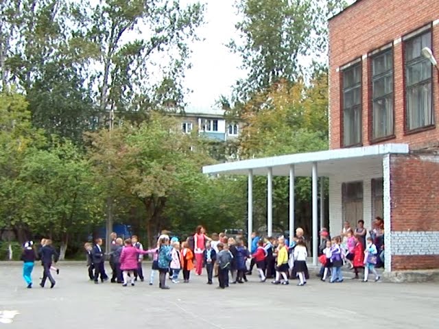 Эвакуировали целую школу!