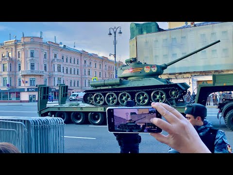 Waiting for Tanks. Moscow Walk