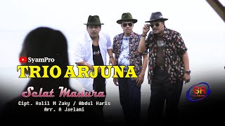 Download lagu SELAT MADURA - TRIO ARJUNA II Cipt. Holil M Zaky / Abdul Haris. Arr. A Jaelani. mp3 Download lagu SELAT MADURA - TRIO ARJUNA II Cipt. Holil M Zaky / Abdul Haris. Arr. A Jaelani. mp3