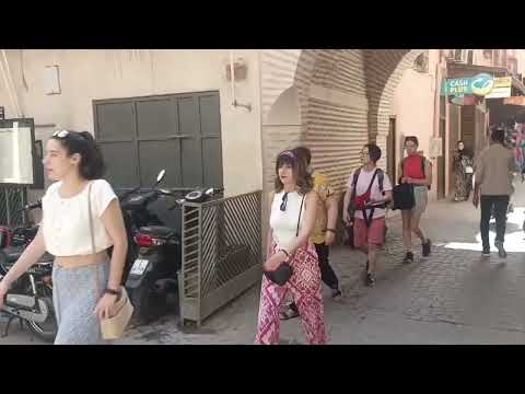 بعد 10 أيام على الزلزال …شاهد  الرواج يعود لمراكش وتواجد السياح في الاسواق
