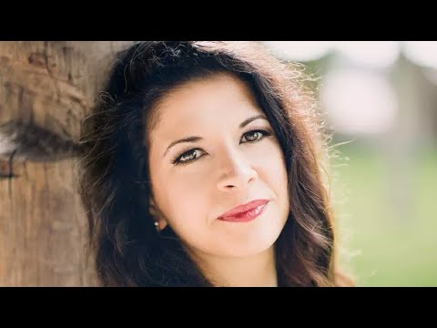 Laura Tătulescu sings Schumann's "Er ist's"