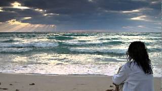 Gloria Estefan (Hay Amores).