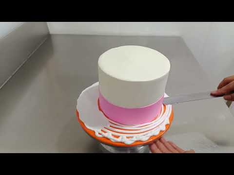 customised cake designing fresh cream by chef Saqib gujjar #cake #cakedecorating  #cakedesign 🎂🎂🇵🇰🇵🇰